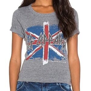 Chaser Def Leppard Rock Band Graphic Print Distressed Concert Tee Size Small